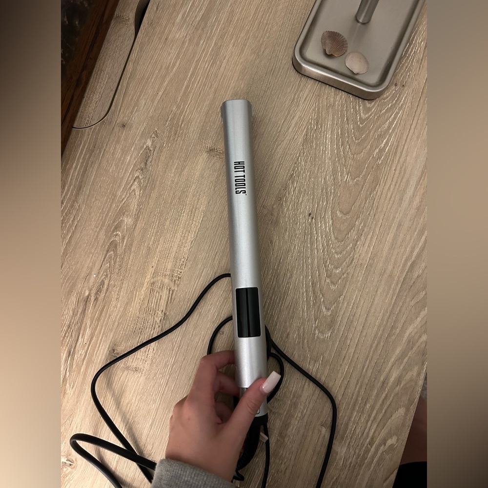 Hot tools digital straightener
